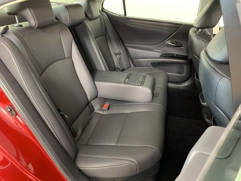 Used 2025 Lexus ES 300h F Sport w/ Accessory Package (Z2) image 38