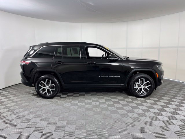 Used 2025 Jeep Grand Cherokee Limited AWD/4WD image 8