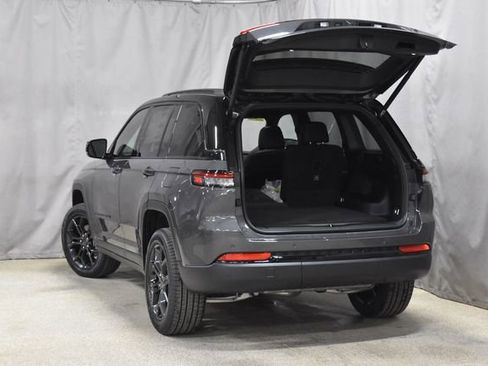 New 2025 Jeep Grand Cherokee Limited w/ Trailer Tow Package image 31