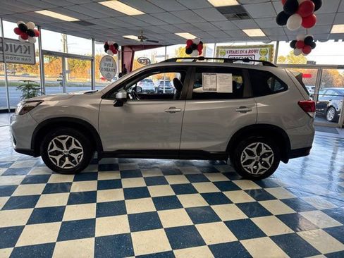 Used 2019 Subaru Forester Premium image 4
