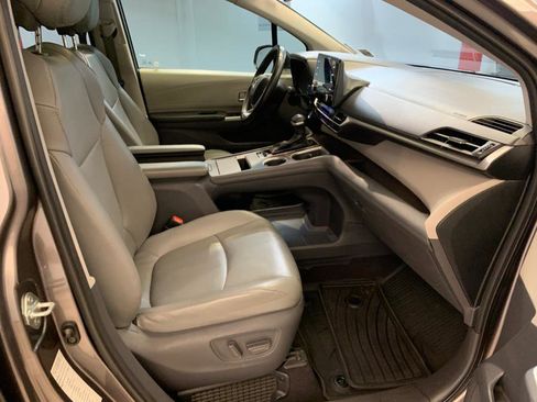 Used 2021 Toyota Sienna XLE image 56