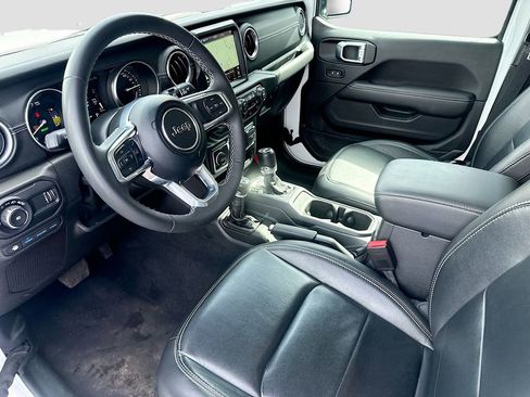 Used 2023 Jeep Wrangler Unlimited Sahara AWD/4WD image 25