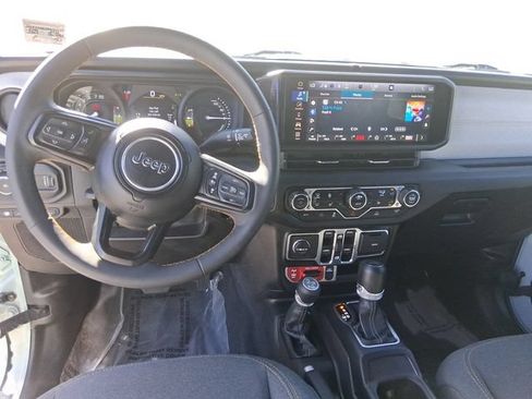 Used 2024 Jeep Wrangler Unlimited AWD/4WD image 12