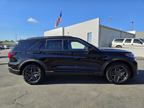 New 2026 Ford Explorer ST w/ Sun And Sound Package image 6