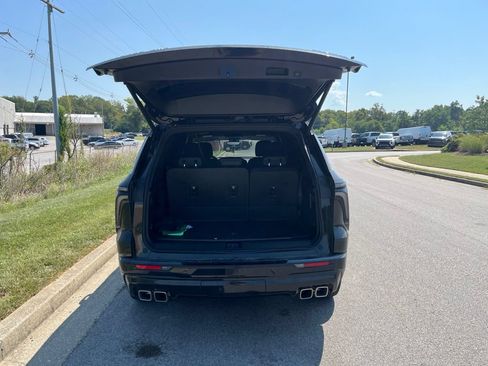 Used 2026 Chevrolet Traverse High Country w/ LPO, Floor Liner Package AWD/4WD image 12