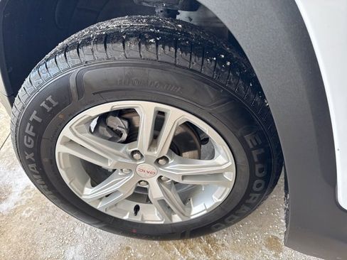 Used 2023 GMC Terrain SLE w/ Driver Convenience Package image 38