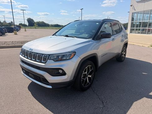 Used 2025 Jeep Compass Limited AWD/4WD image 7