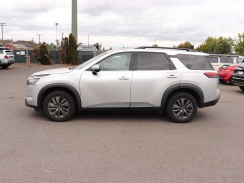 Used 2024 Nissan Pathfinder SV AWD/4WD image 8