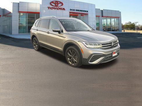 Used 2022 Volkswagen Tiguan SE image 3