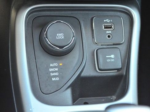 Used 2019 Jeep Compass Latitude w/ Safety & Security Group image 30