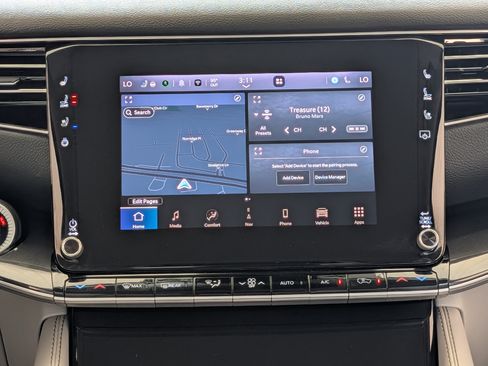 Used 2024 Jeep Wagoneer L 2WD w/ Premium Group I image 27