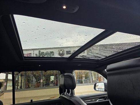 Used 2022 Jeep Wagoneer Series III w/ Premium Group I image 30