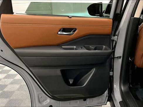 New 2026 Nissan Pathfinder Platinum image 33