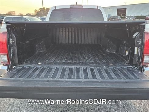 Used 2019 Toyota Tacoma TRD Off-Road image 12
