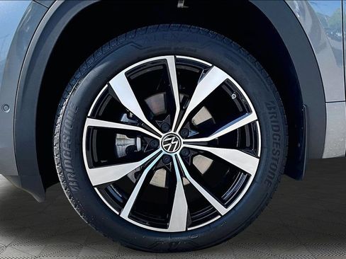 Used 2024 Volkswagen Atlas SEL Premium R-Line AWD/4WD image 23