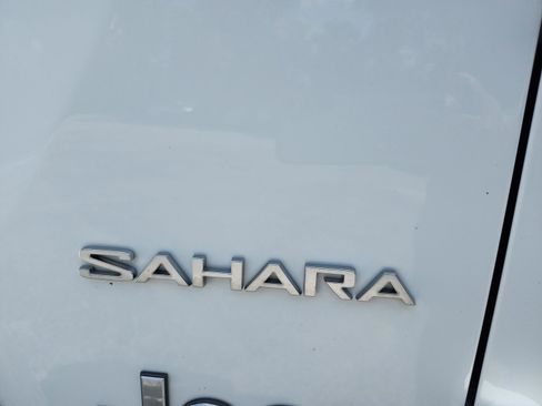 Used 2019 Jeep Wrangler Unlimited Sahara image 23