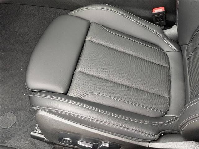 Used 2026 BMW 330i xDrive Sedan w/ M Sport Package AWD/4WD image 4