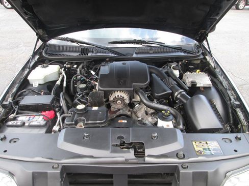 Used 2005 Lincoln Town Car Signature RWD image 25