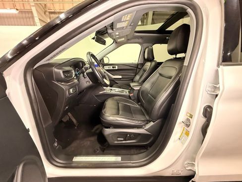 Used 2021 Ford Explorer Limited w/ Equipment Group 301A image 18