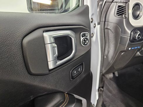 Used 2024 Jeep Wrangler Unlimited Sahara AWD/4WD image 19