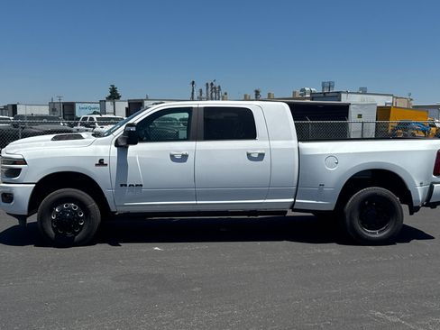 New 2026 RAM 3500 Laramie AWD/4WD image 6