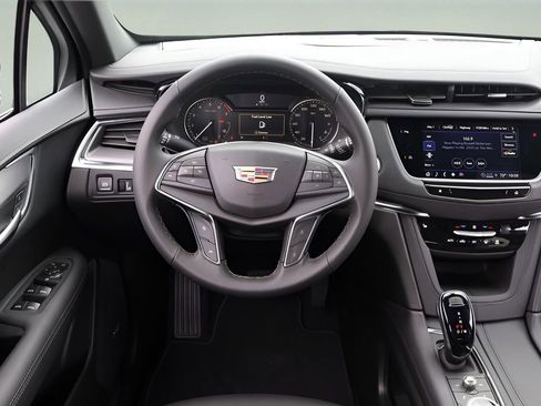 New 2026 Cadillac XT5 Luxury image 15