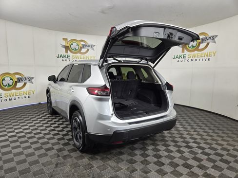 Used 2024 Nissan Rogue SV AWD/4WD image 28