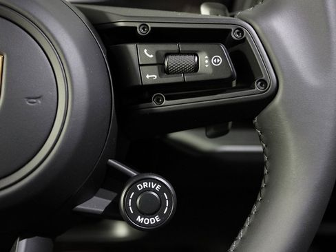 Certified 2025 Porsche Cayenne S image 26