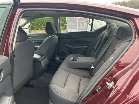Used 2024 Nissan Altima 2.5 SV image 11