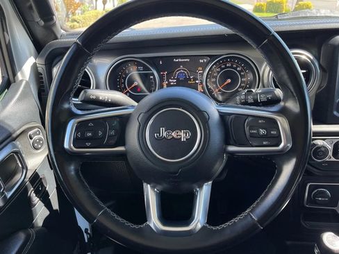 Used 2018 Jeep Wrangler Unlimited Sahara image 24
