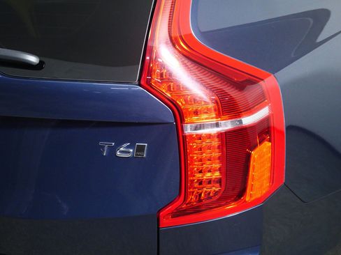 Used 2022 Volvo XC90 T6 Inscription w/ Lounge Package image 17