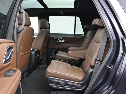 Used 2022 Chevrolet Tahoe High Country w/ Premium Package 2 AWD/4WD image 16