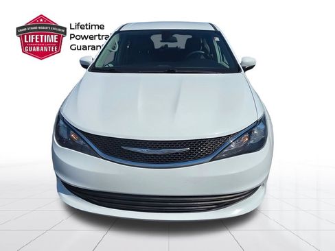 Used 2018 Chrysler Pacifica LX FWD image 4