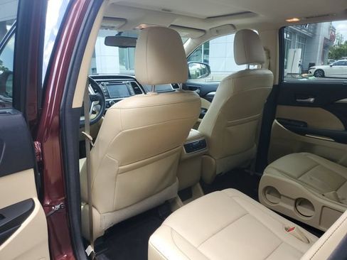 Used 2016 Toyota Highlander XLE AWD/4WD image 10