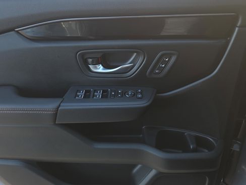 Used 2025 Honda Pilot TrailSport image 35