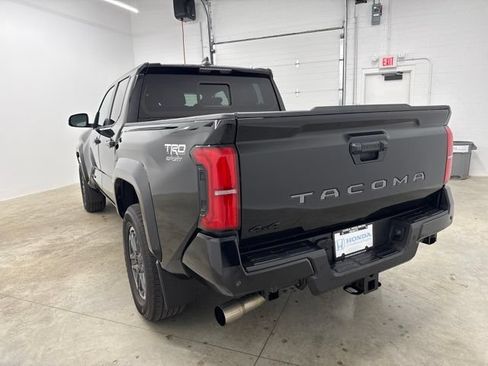 Used 2024 Toyota Tacoma TRD Sport w/ TRD Sport Upgrade Package AWD/4WD image 7