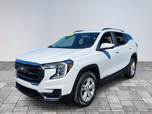 Used 2023 GMC Terrain SLE w/ Driver Convenience Package image 3