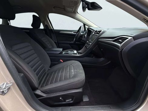 Used 2019 Ford Fusion SE FWD image 14