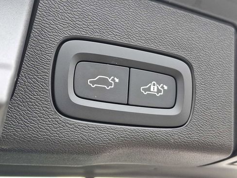 Used 2024 Volvo XC60 B5 Core w/ Climate Package image 33