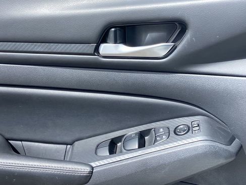 Used 2025 Nissan Altima 2.5 SV image 18