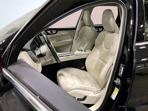 Certified 2022 Volvo XC60 B5 Momentum w/ Climate Package image 26
