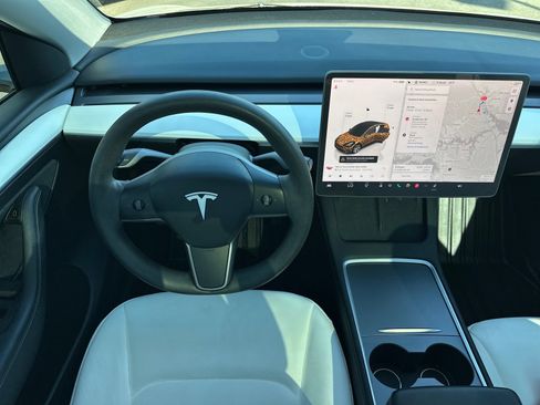 Used 2023 Tesla Model Y AWD image 7