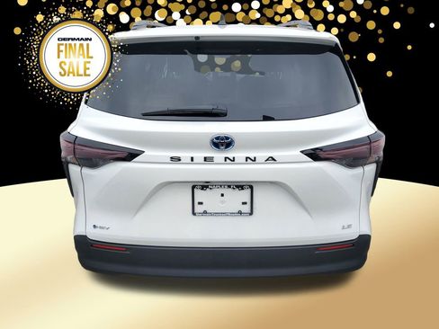 Used 2025 Toyota Sienna LE image 7