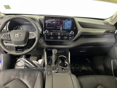 Used 2021 Toyota Highlander Limited image 19