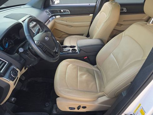 Used 2017 Ford Explorer Limited image 4