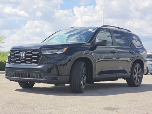 Used 2025 Honda Pilot Sport image 14