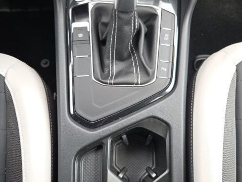 Used 2025 Volkswagen Taos SE image 18