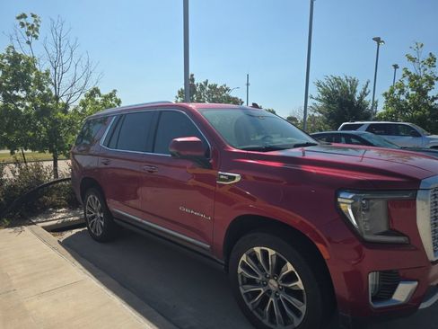 Used 2021 GMC Yukon Denali w/ Denali Premium Package AWD/4WD image 2