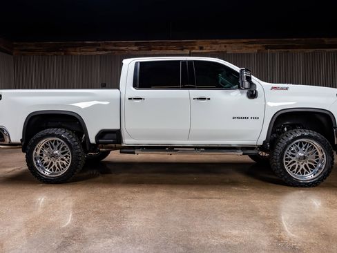 Used 2025 Chevrolet Silverado 2500 LTZ w/ LTZ Premium Package AWD/4WD image 11