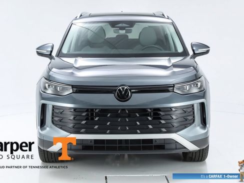 Used 2025 Volkswagen Tiguan SE w/ Panoramic Sunroof Package AWD/4WD image 16